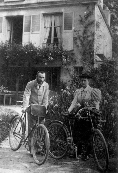 Pierre et Marie Curie le 26 juillet 1895, jour de leur mariage 